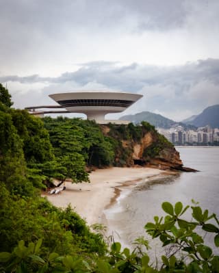 The Niterói Contemporary Art Museum stands on the eastern headland of Boa Viagem beach, like a recently landed UFO